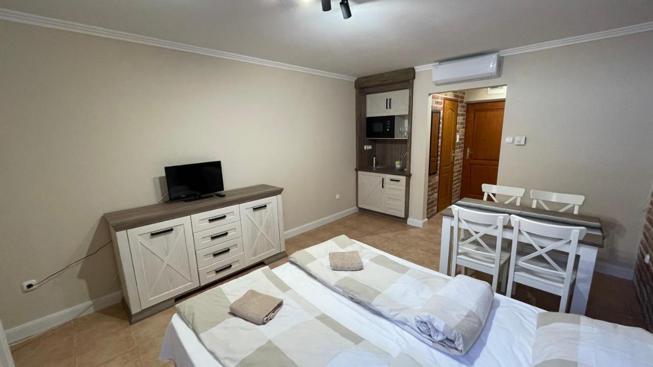 Dalma Apartment Gyula Exteriör bild