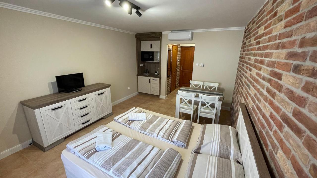 Dalma Apartment Gyula Exteriör bild