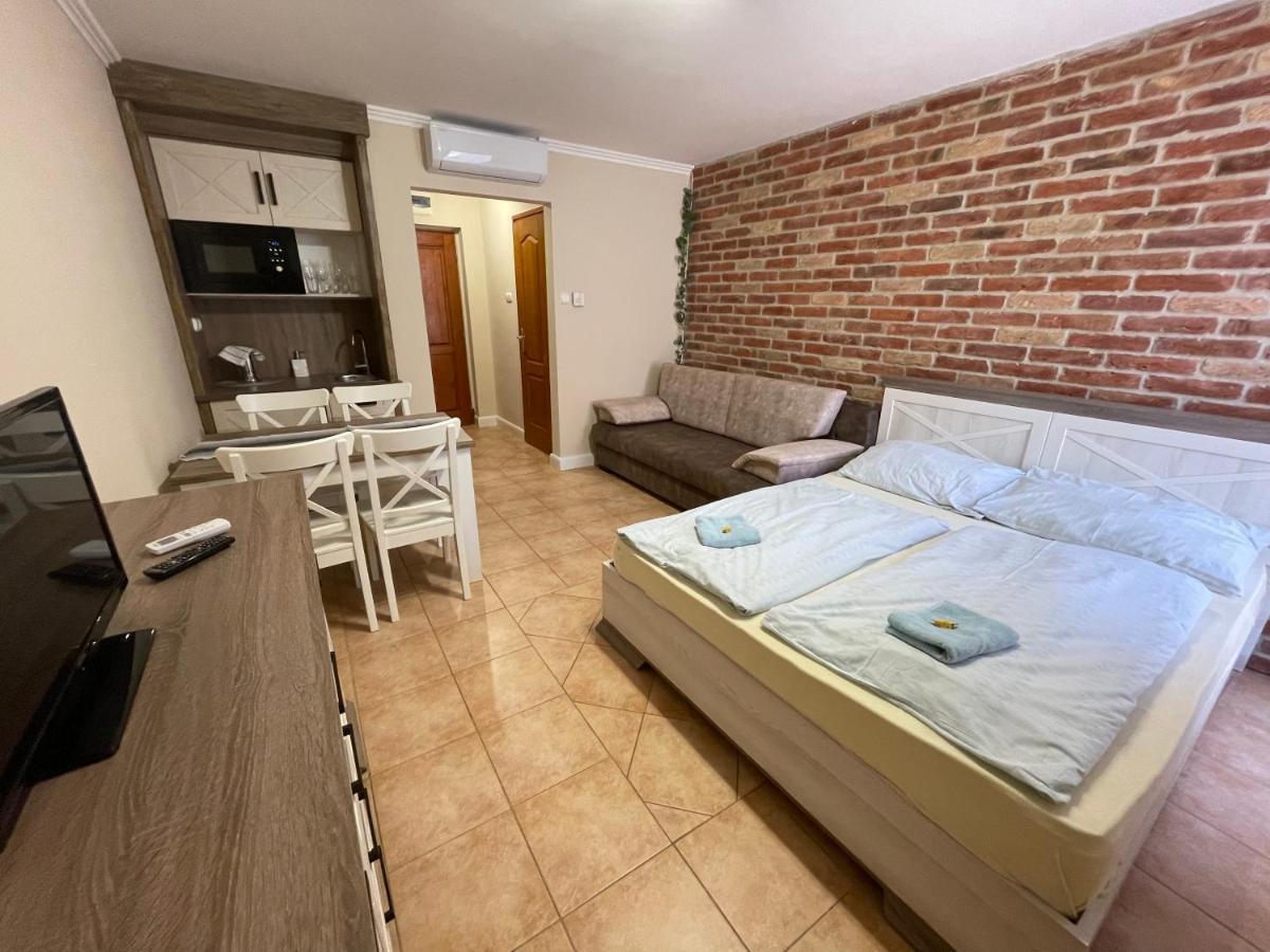 Dalma Apartment Gyula Exteriör bild