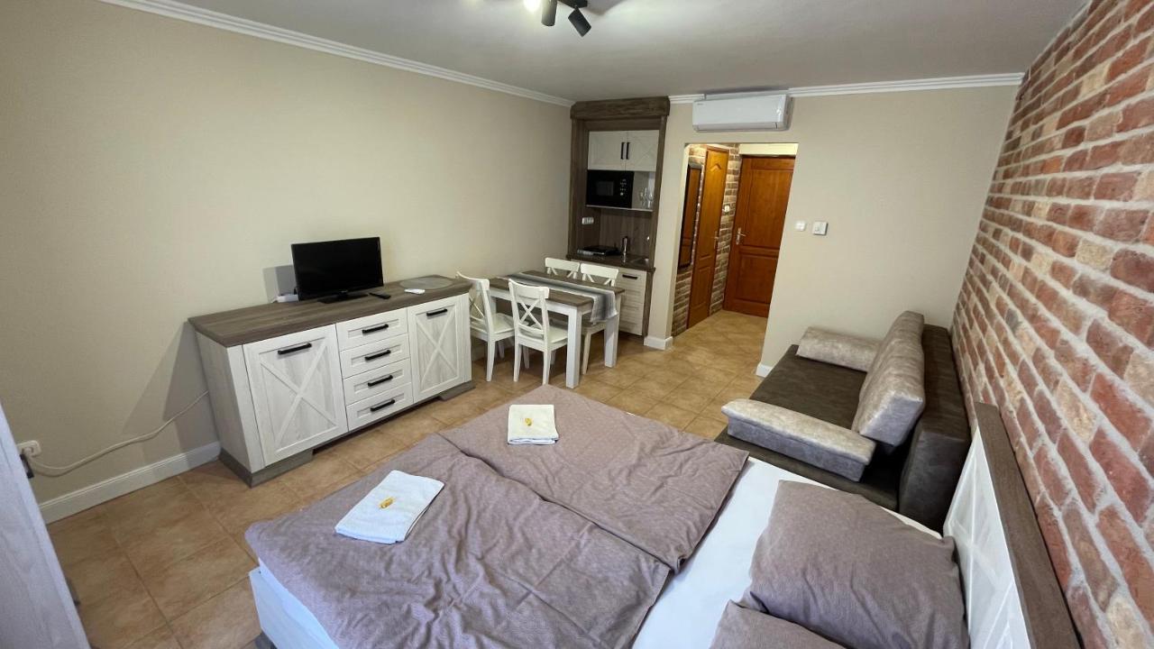 Dalma Apartment Gyula Exteriör bild